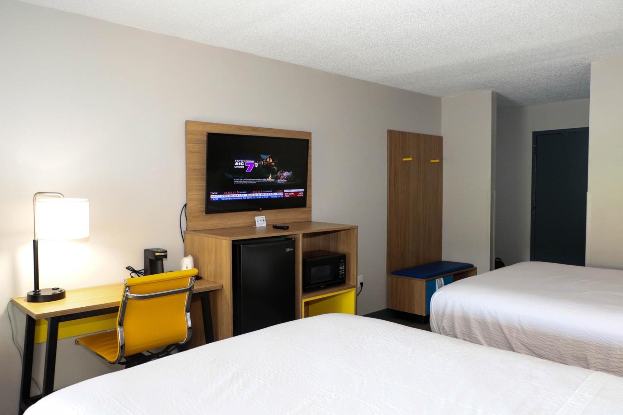 Days Inn By Wyndham Фармвил Екстериор снимка